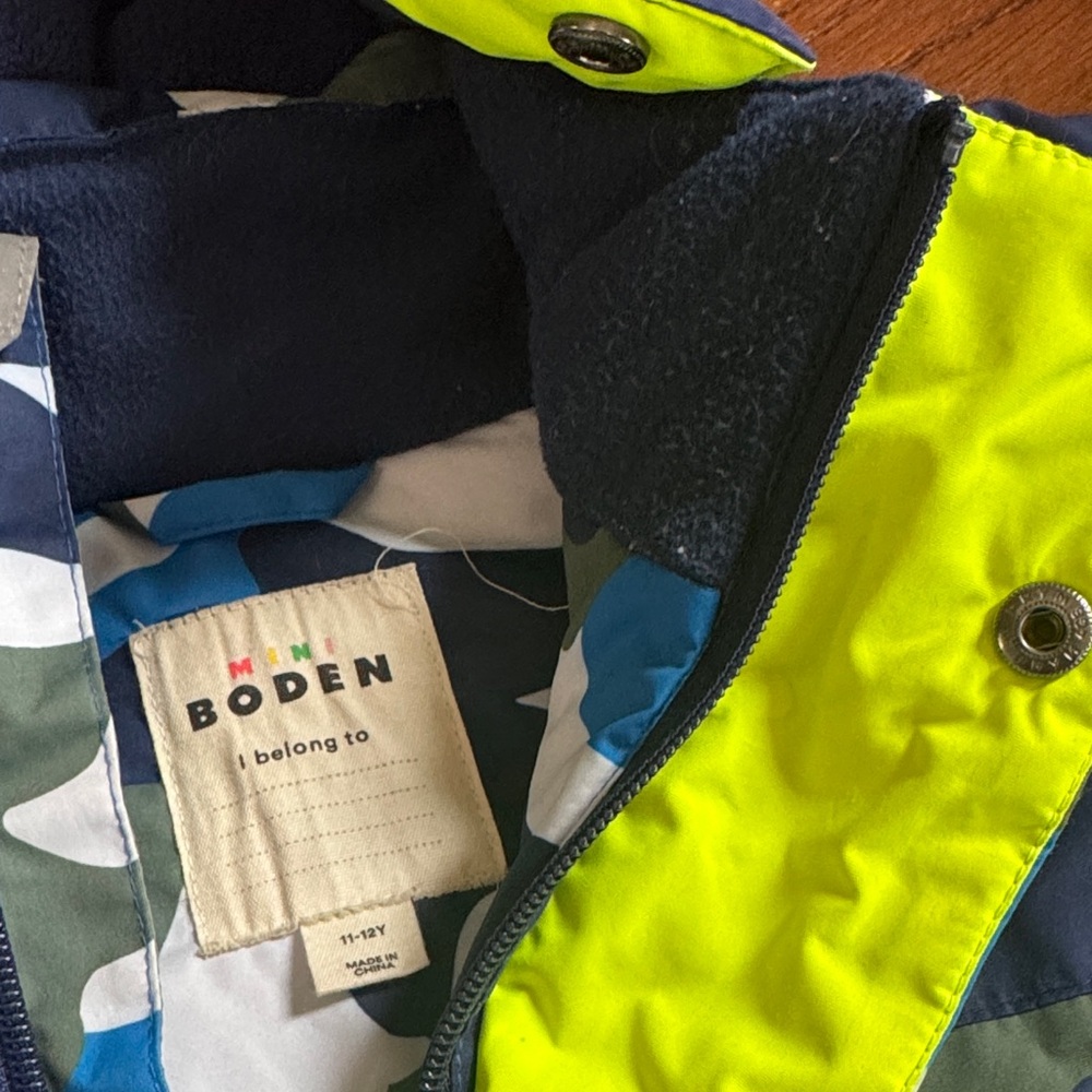 Boden waterproof Hooded Jacket - Picture 3 of 11